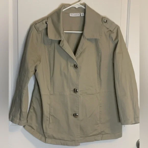 Susan Graver XL Tan Blazer with silver Buttons, P2P 26, 24” length, Preloved EUC - Picture 1 of 3